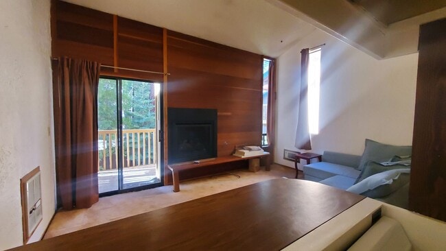 Building Photo - NEW PHOTOS COMING SOON!1 BDRM Kings Run Co...