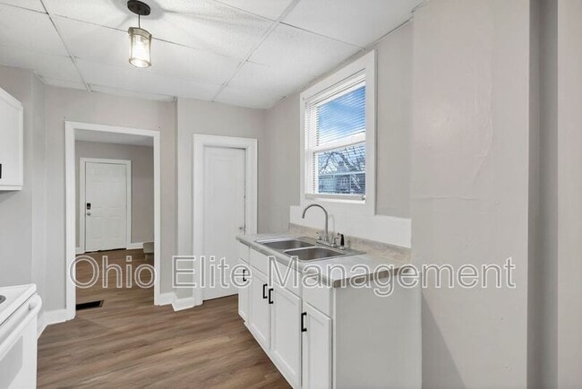 Building Photo - 1038 Forest St