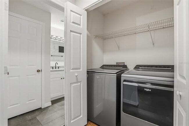 Building Photo - 8809 Manor Loop