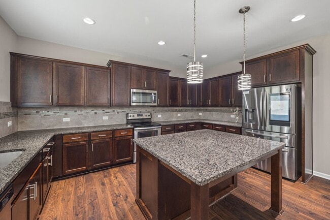 Building Photo - Spectacular 5 Bedrm, 3.5 Bath in the gated...