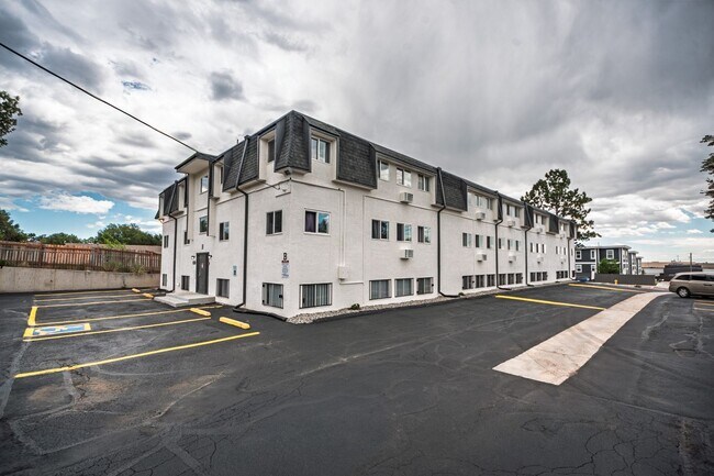 Building Photo - 3604 E Uintah St