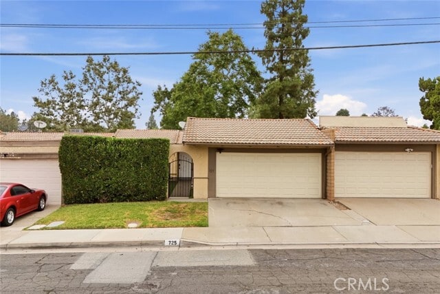 Building Photo - 725 Palomares Ave