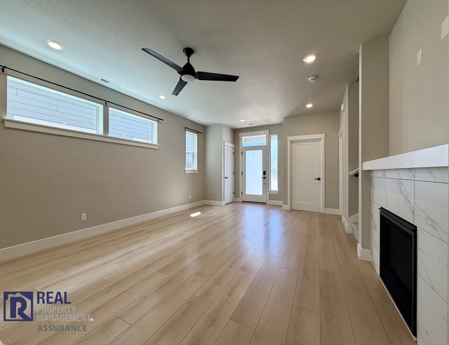 Building Photo - MOVE-IN SPECIAL - Stunning Butternut Creek Home with Bonus Room & 2-Car Garage