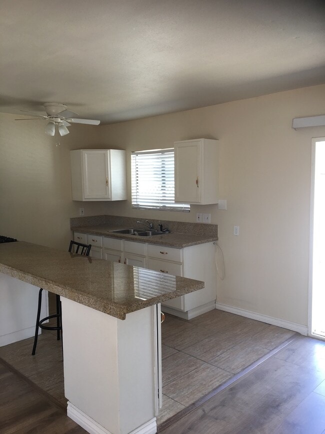 Primary Photo - 1 Bedroom, 1 bath guesthouse with yard