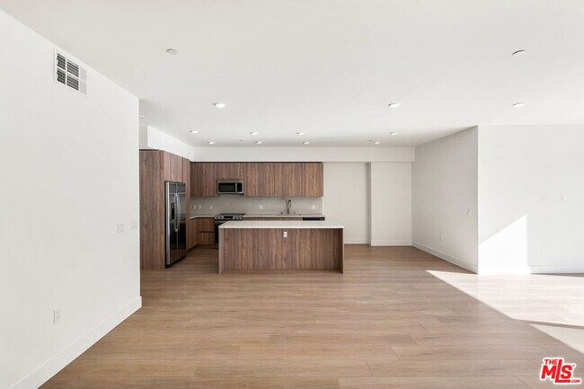 Building Photo - 3651 Regal Pl