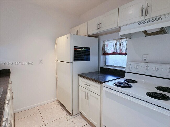 Building Photo - 8550 N Sherman Cir
