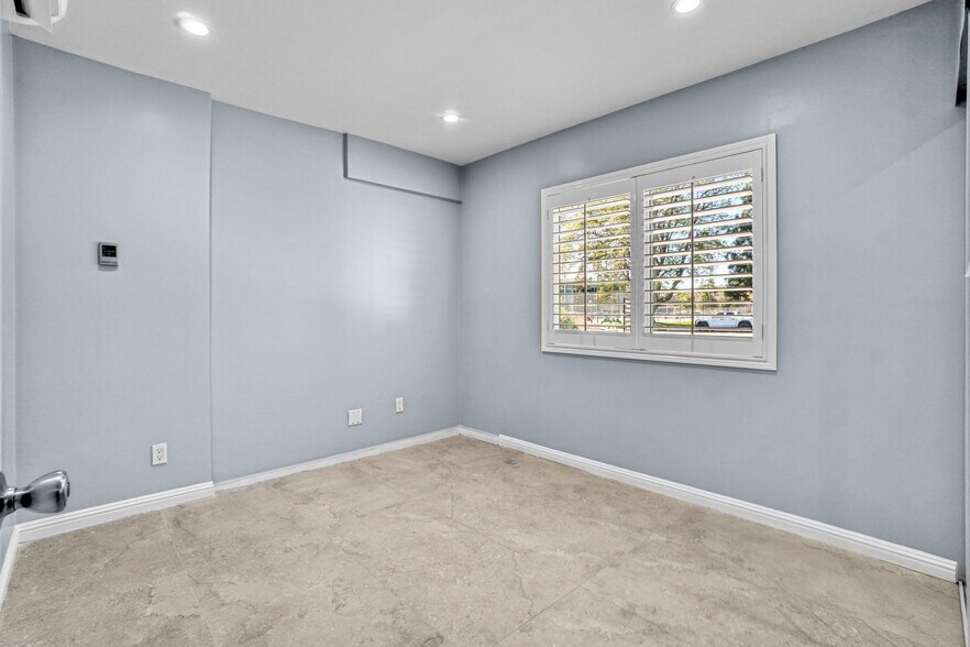 Building Photo - 9410 Zelzah Ave
