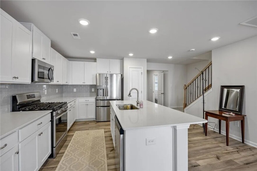 Building Photo - 559 Brasstown Ct