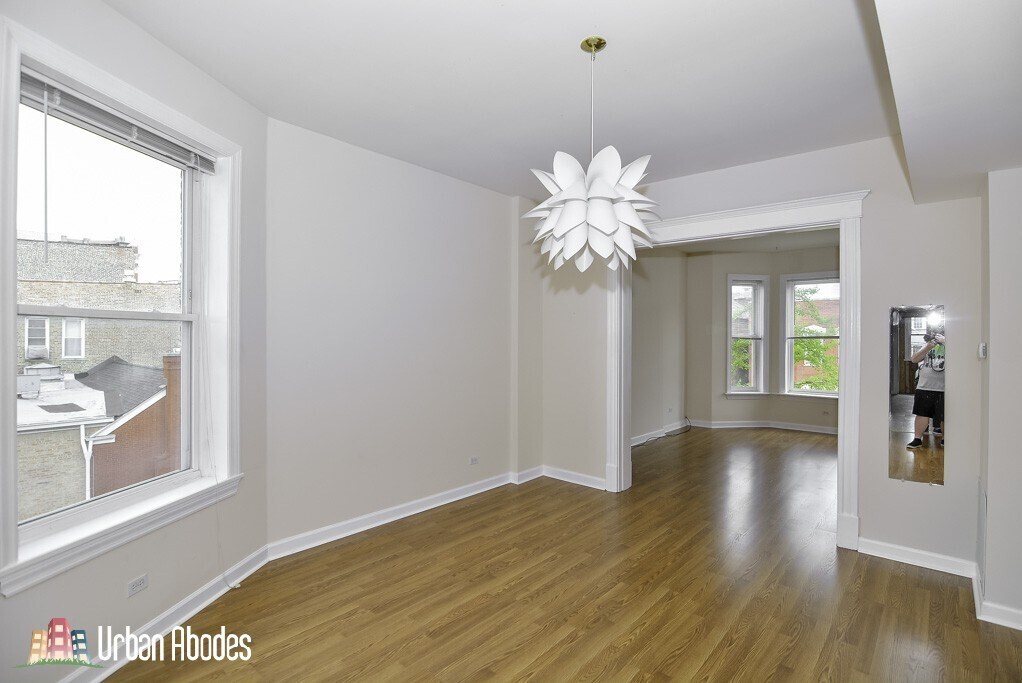 Building Photo - 2145 W Chicago Ave