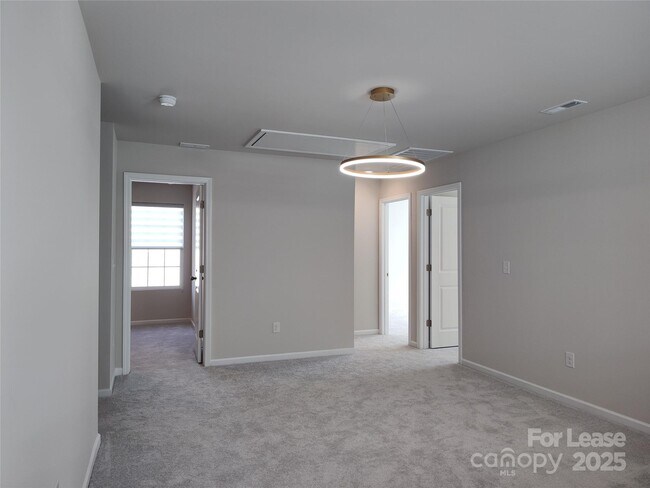 Building Photo - 3247 Crawford Ave