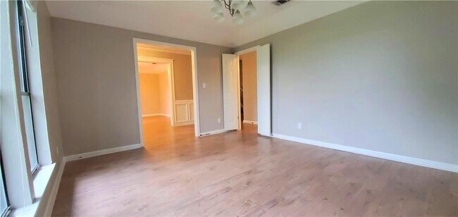 Building Photo - 1403 Canoe Brook Dr