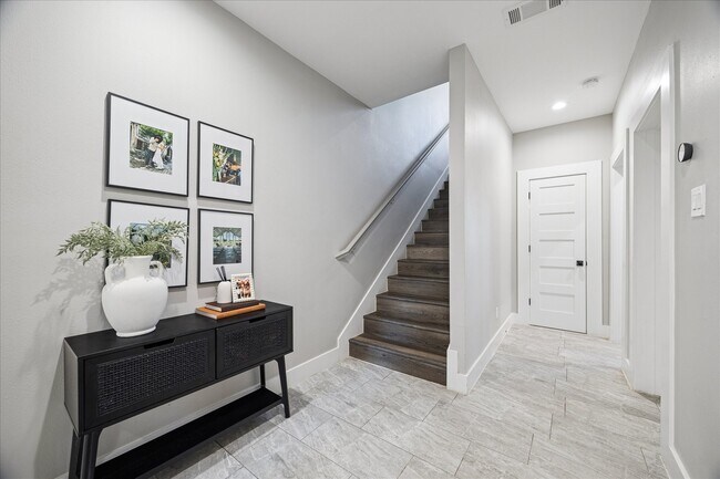 Building Photo - 2108 Oatfield Dr