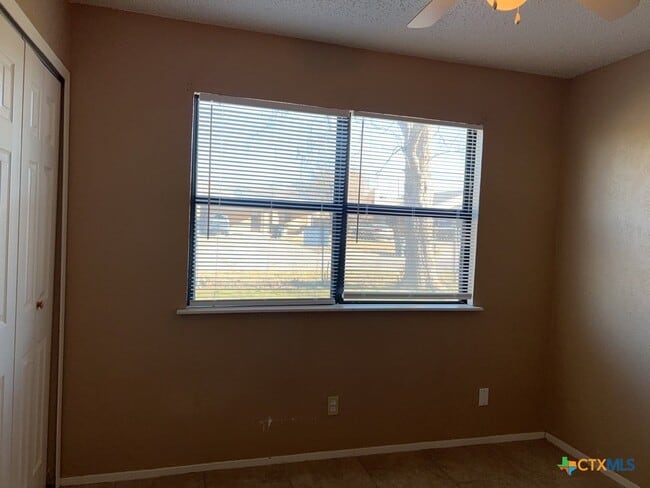 Building Photo - 2405 Shoemaker Dr