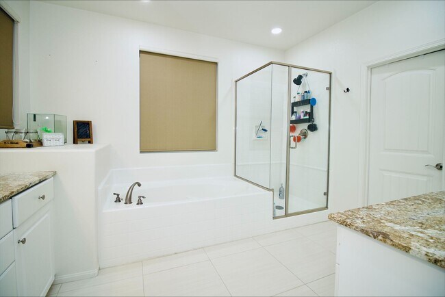 Building Photo - Former MODEL HOME | Great Location