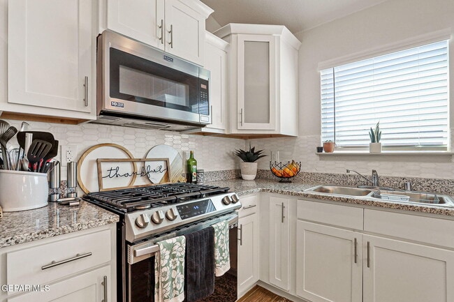 Building Photo - 12741 Gloria Castillo St