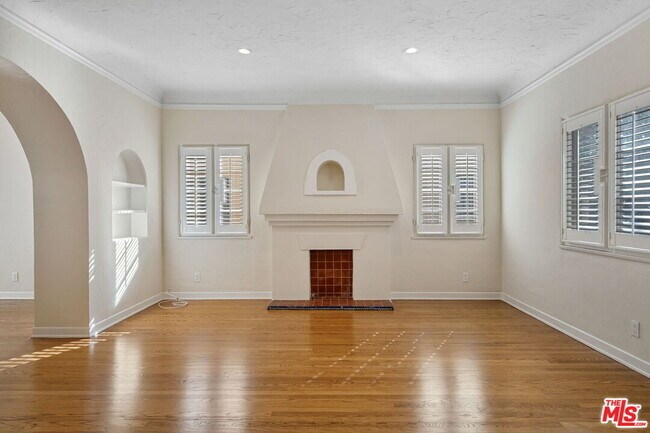 Building Photo - 1142 S Clark Dr