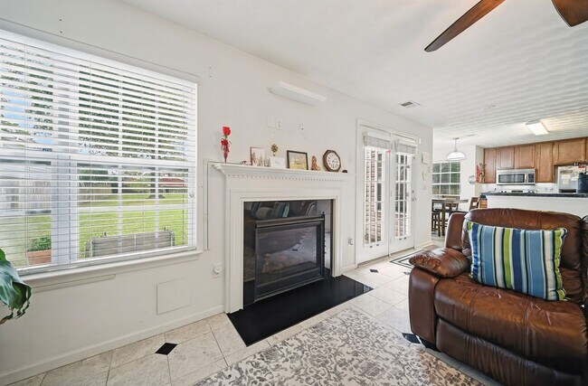Building Photo - LARGE 4 BEDROOM HOME NEAR MILITARY BASE AND BAY