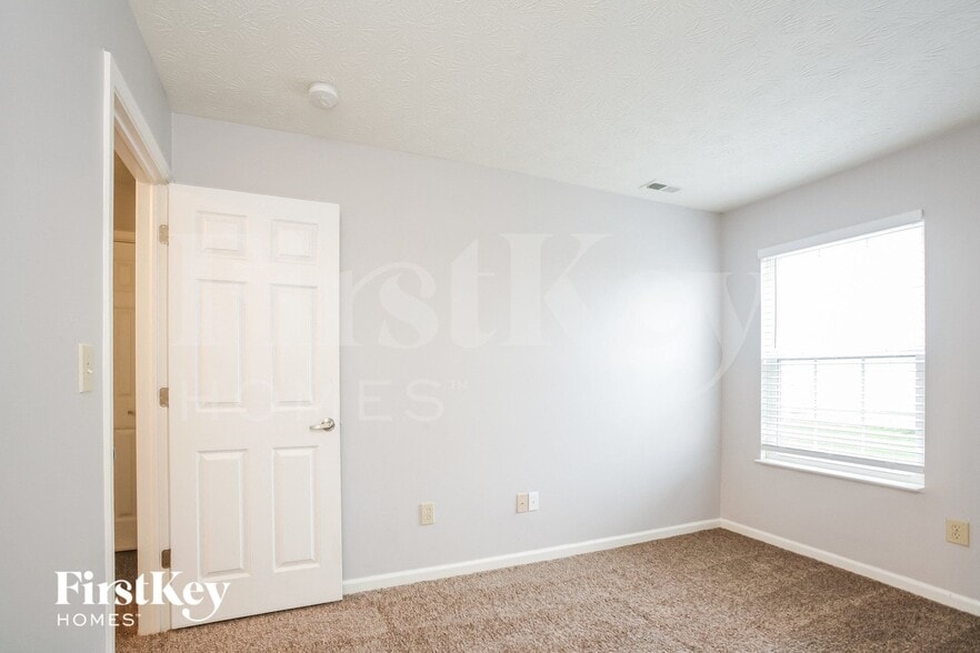 Building Photo - 8460 Templederry Dr