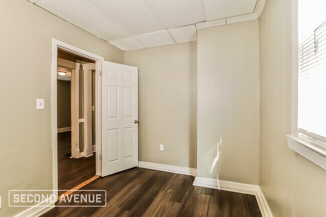 Building Photo - 2114 Greenwood Ave