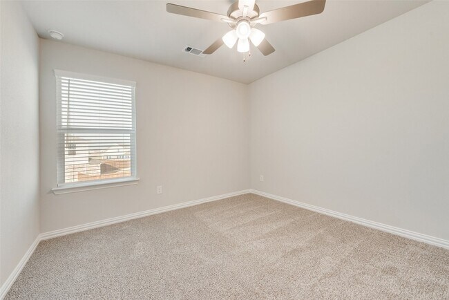 Building Photo - 1516 Twin Frks Dr