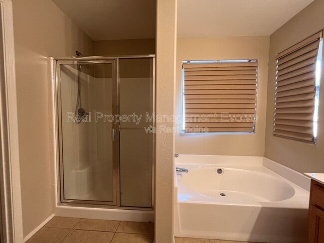 Building Photo - 14707 W Poinsettia Dr