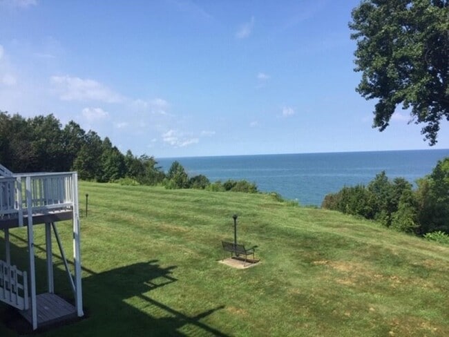 Building Photo - 3304 Baer Beach Rd