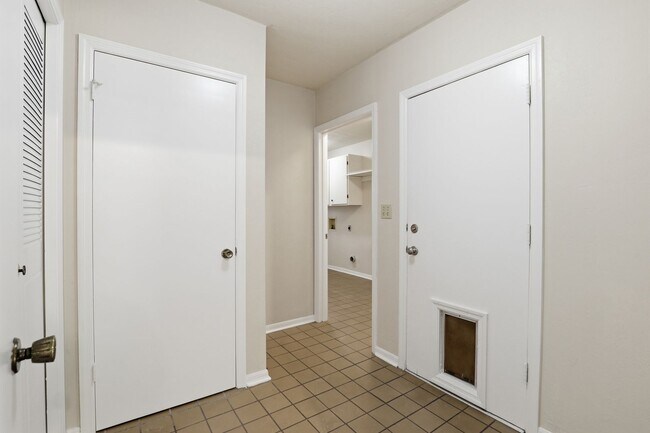 Building Photo - 4 Bedroom, 3 Bath House on 1 Acre in Fox Grove