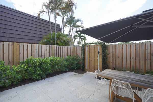 Building Photo - 917 9th Ct