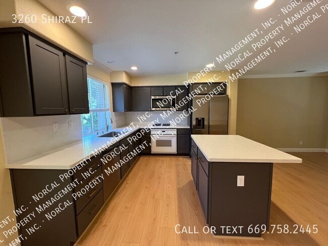 Building Photo - 3260 Shiraz Pl