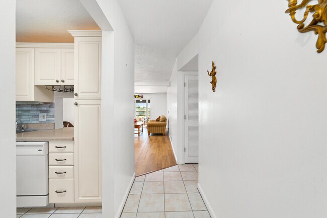 Building Photo - 230 NE 26th Ave