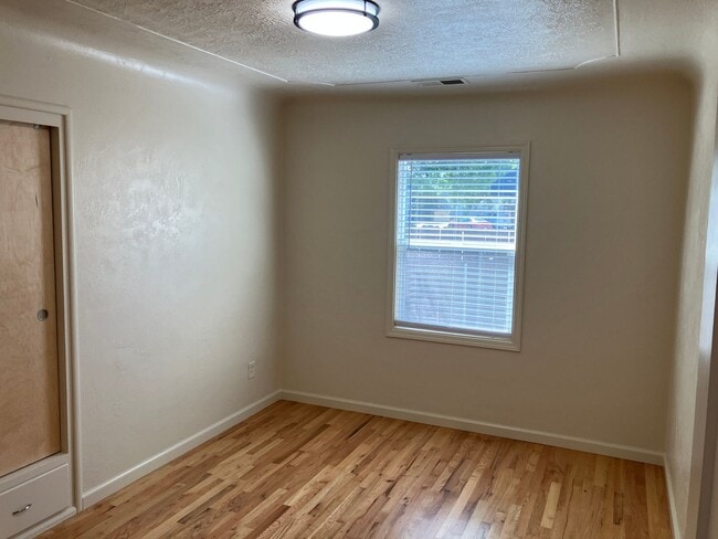 Building Photo - 931 Reno Ave