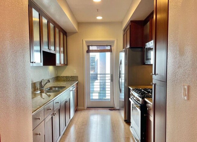 Building Photo - 32 Glashaus Loop
