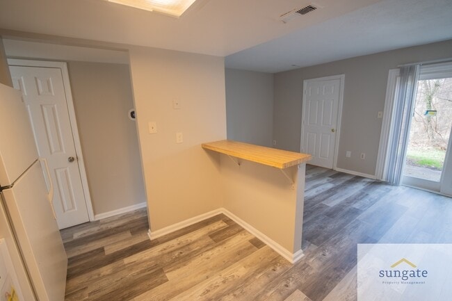 Building Photo - 6449 Union Ct