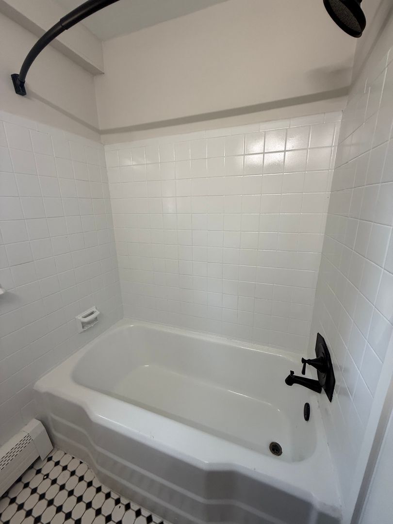 Building Photo - Oak Gardens Apartment (LO)