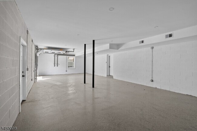 Building Photo - 144 N 14th St