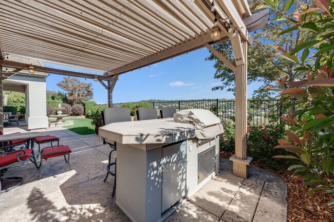 Building Photo - Luxury 4-Bedroom Home in El Dorado Hills Exclusive Serrano Community!