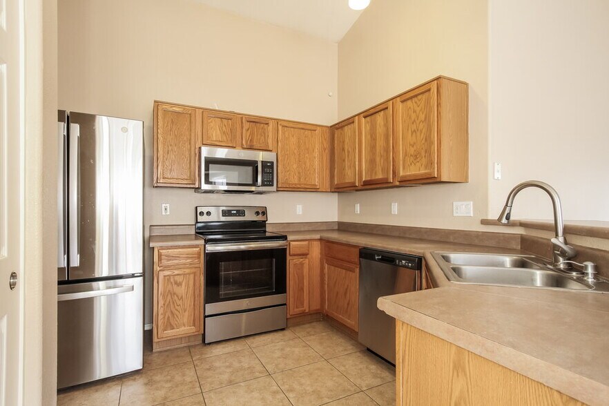 Building Photo - 13833 W Bola Dr