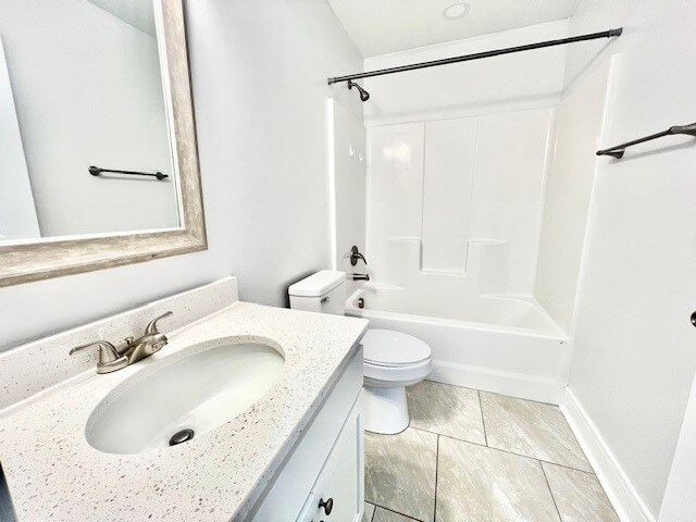 Building Photo - 165 Pommel St