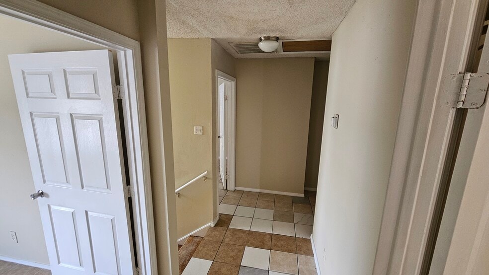 Upstairs landing - 7838 New World
