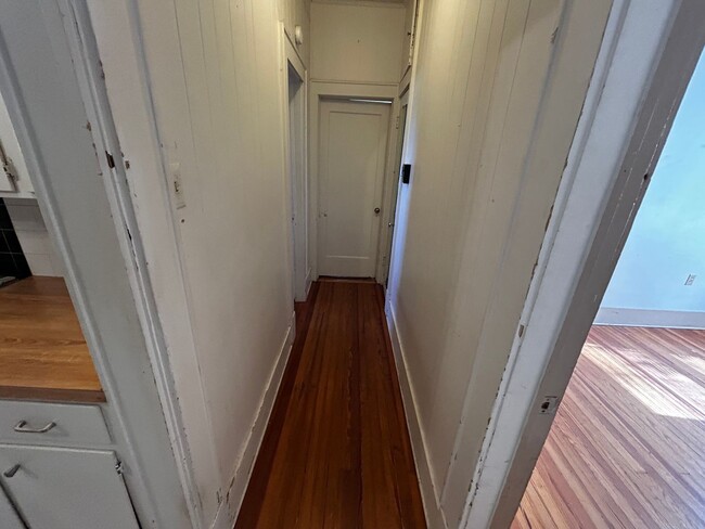 Building Photo - 826 E N 15th St