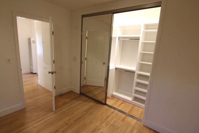 Building Photo - 1523 S Wooster St