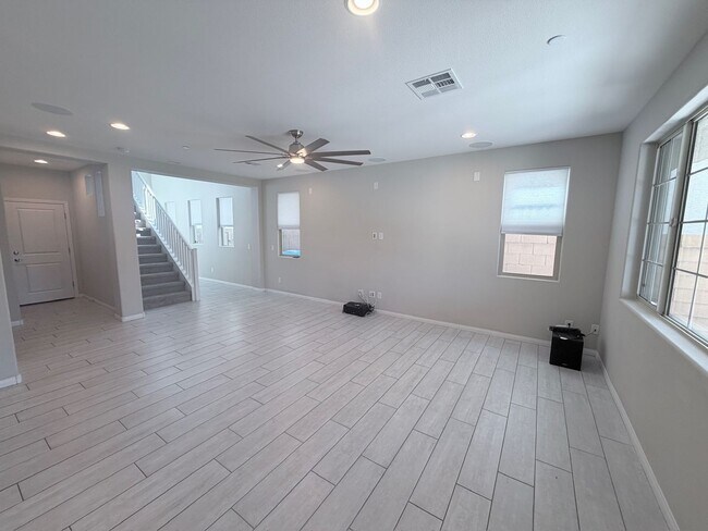 Building Photo - Unique Floorplan in Skye Canyon!