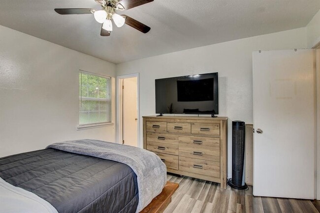 Building Photo - 1208 S 19th St