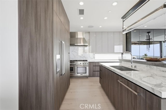 Building Photo - 300 25th St