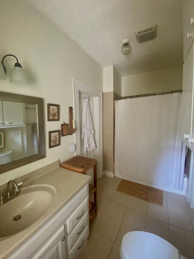 Building Photo - House in Opelika Available August!