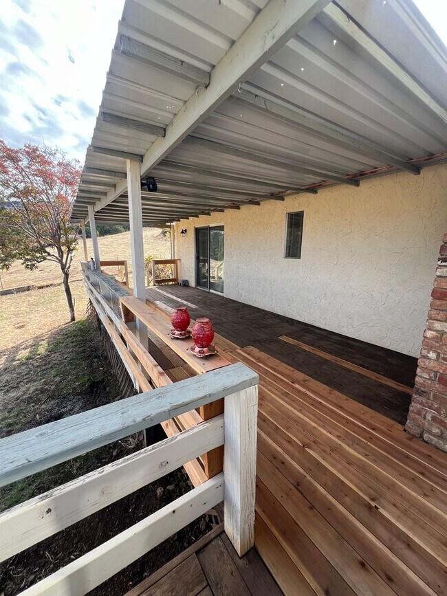 Building Photo - Oroville 4 bed 2 bath 3300sqft country hom...