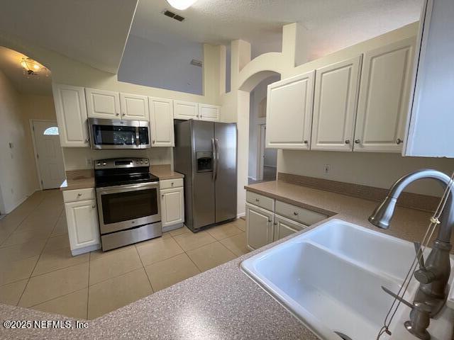 Building Photo - 361 Crossroad Lakes Dr