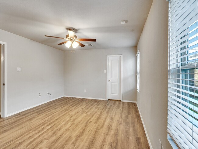 Building Photo - 419 8th Ave N
