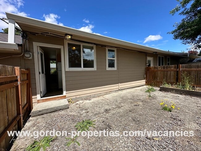 Building Photo - 15032 SE Arista Dr