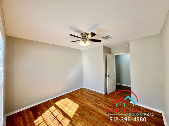 Building Photo - Available NOW: Beautifully Remodeled 3/1.5...